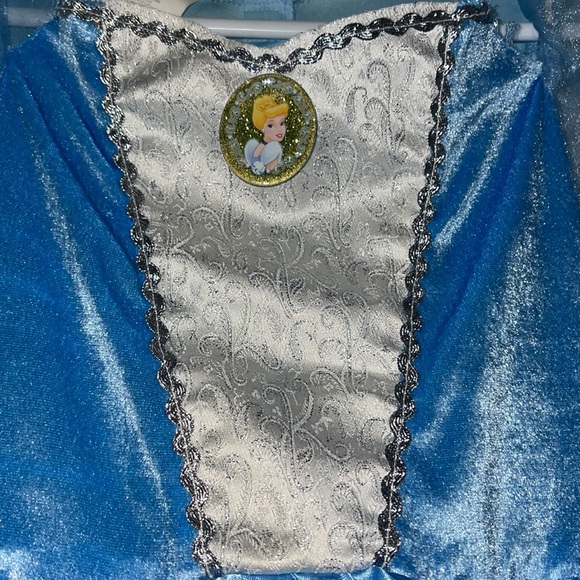 Disney, princess costume of Cinderella - Picture 2 of 7